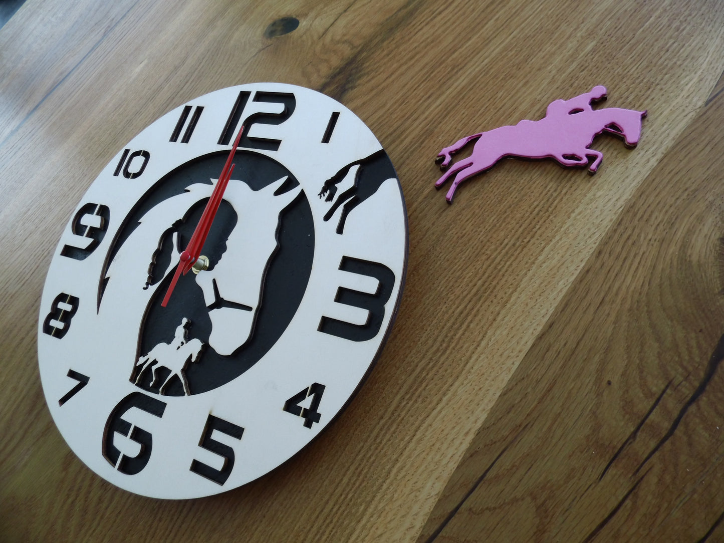 Holz-Wanduhr "Pferd & Reiterin"