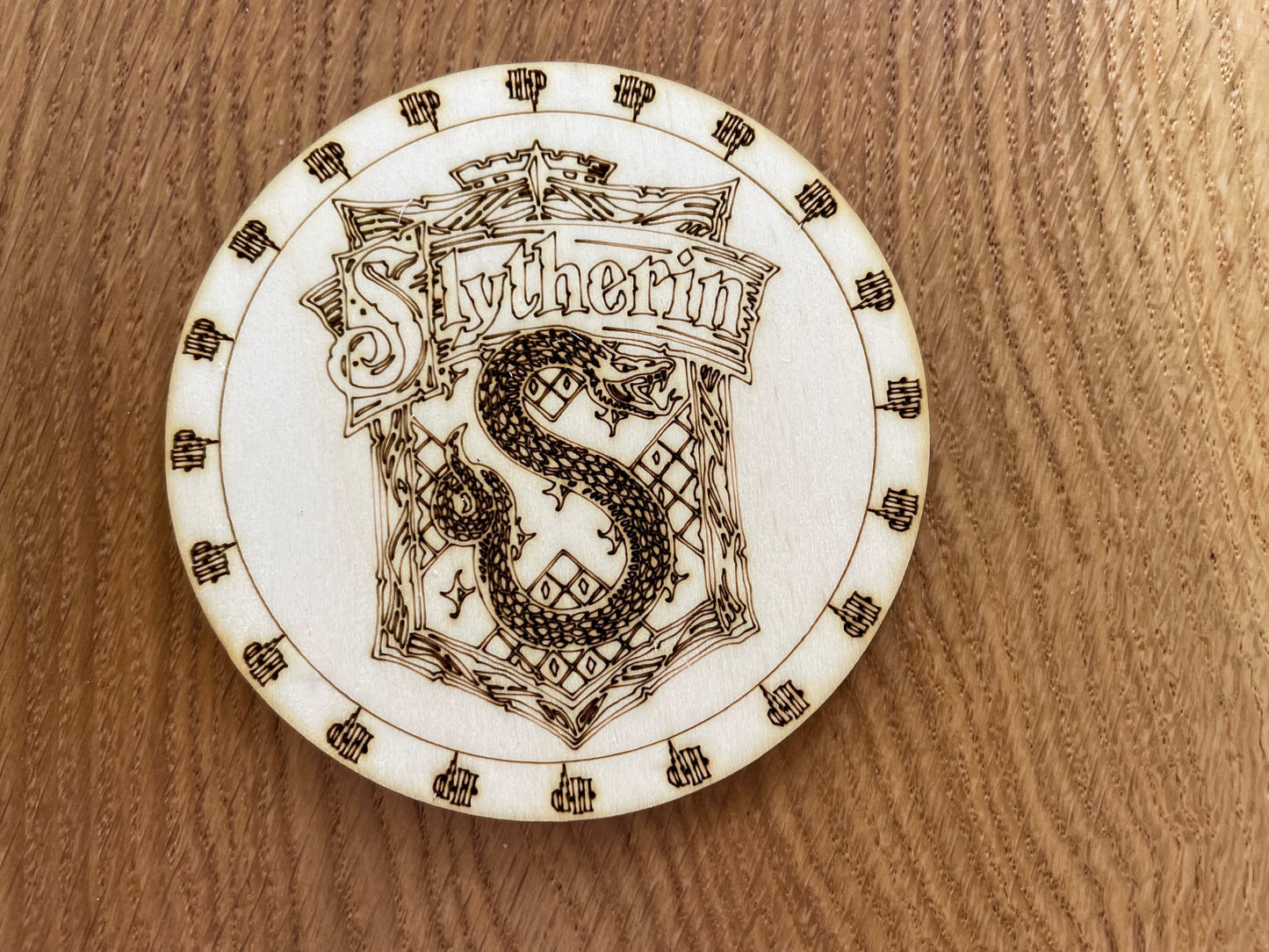 4 Holz-Untersetzer mit allen Harry Potter Wappen