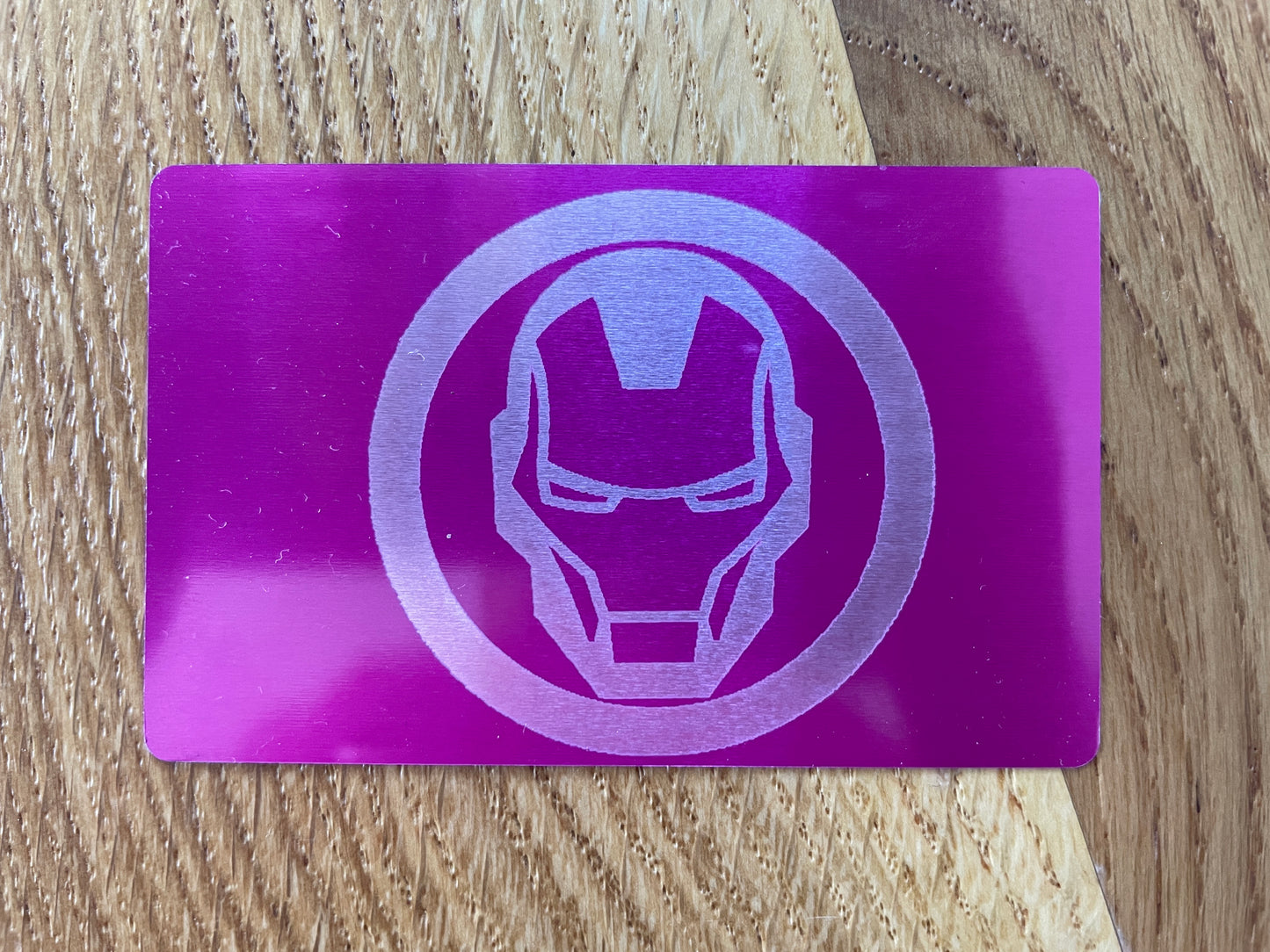 Visitenkarten aus Aluminium mit Gravur