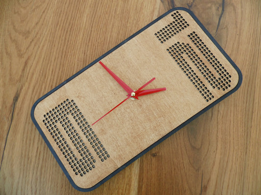 Holz-Wanduhr "NoirTeak" - Modern und zeitlos in Teakholzoptik mit eindrucksvollen Akzenten
