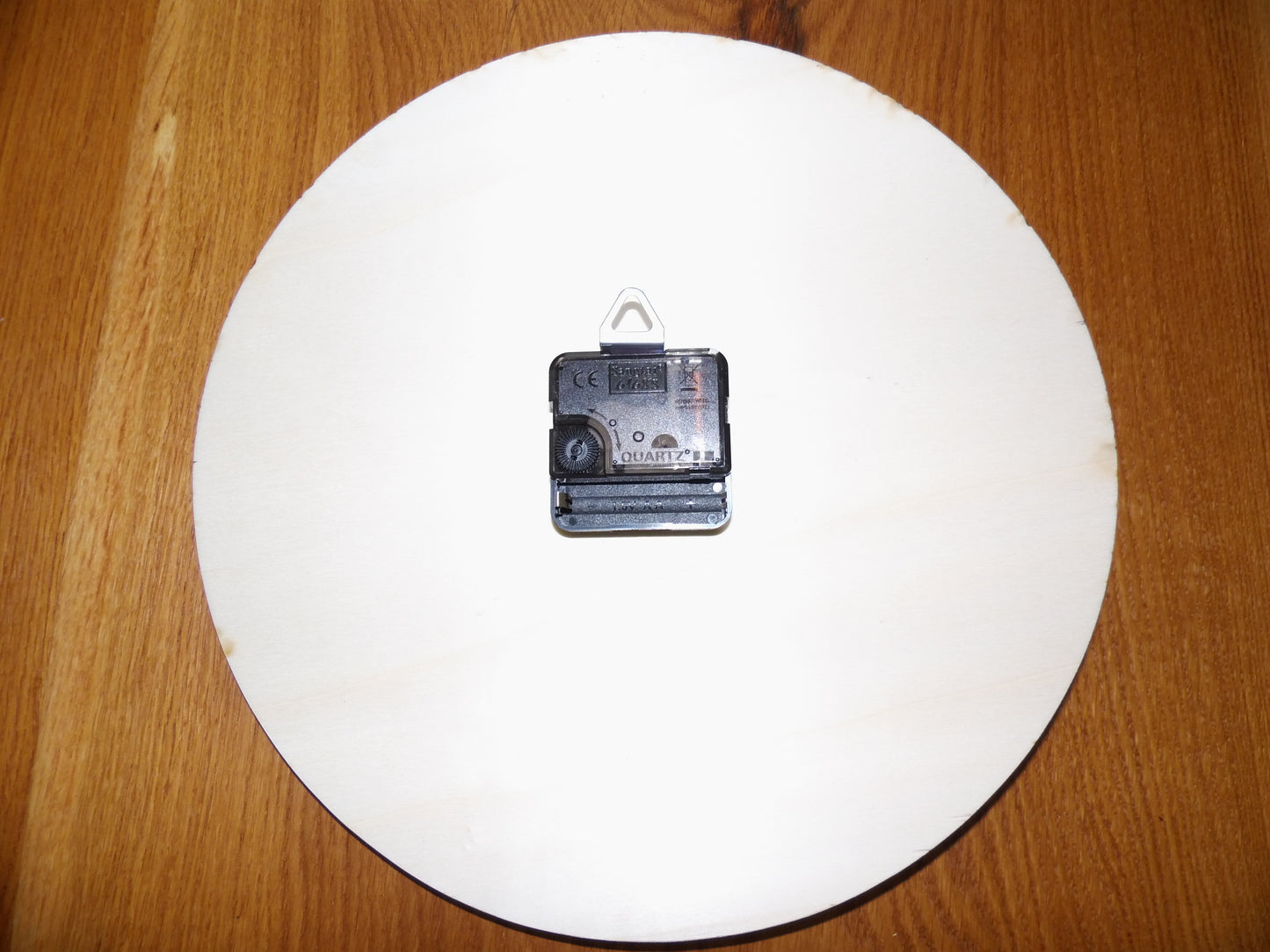 Holz-Wanduhr "Schlafender Fuchs"