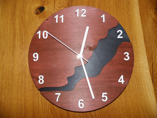 Mahagoni Flow – Design-Wanduhr mit ruhigem Charakter